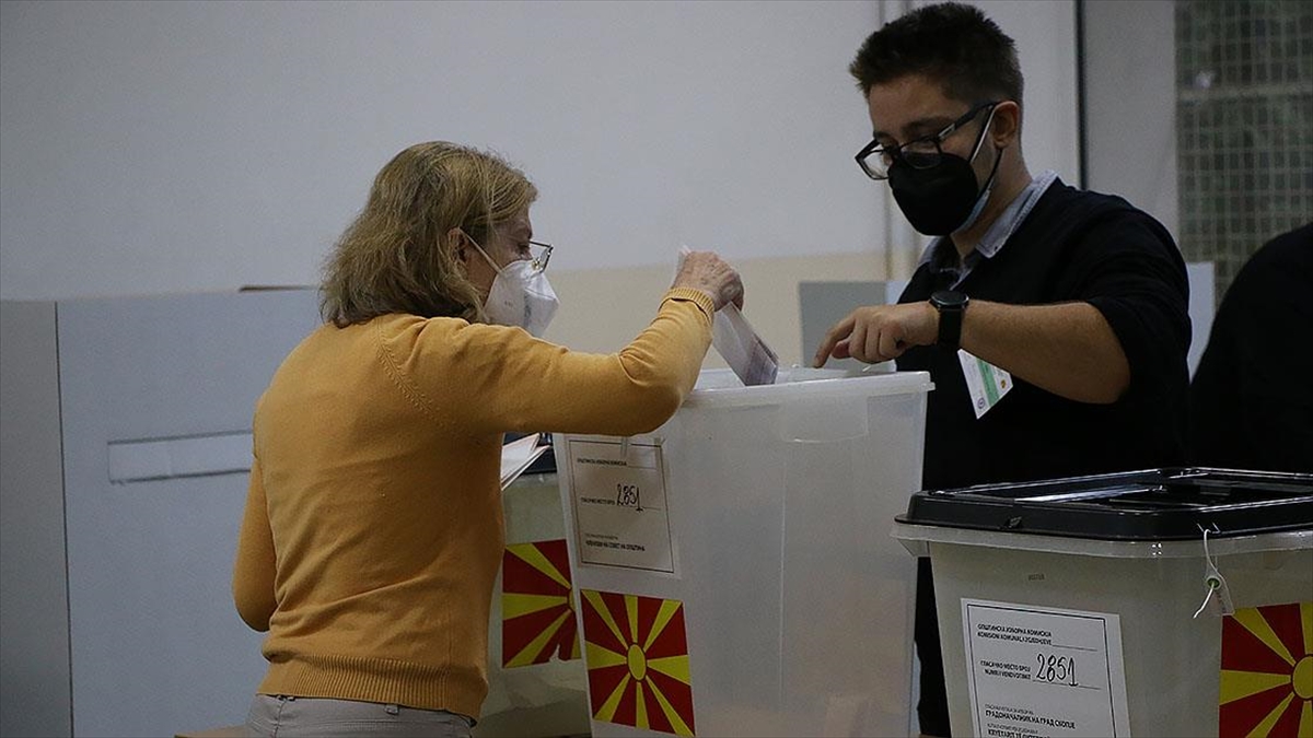 Kuzey Makedonya ve Kosova’da halk yerel seçim için sandık başında