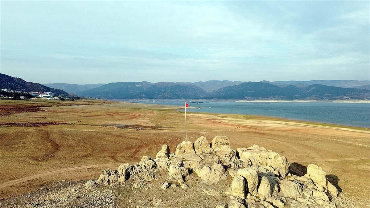 Kuraklık Almus Baraj Gölü’nde su seviyesinin azalmasına neden oldu