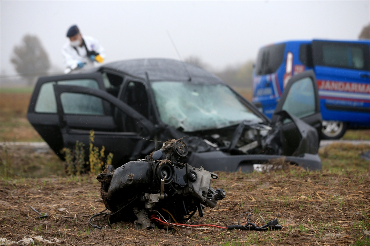 Kırklareli’nde askeri otomobil ile hafif ticari araç çarpıştı, 3 yaralı