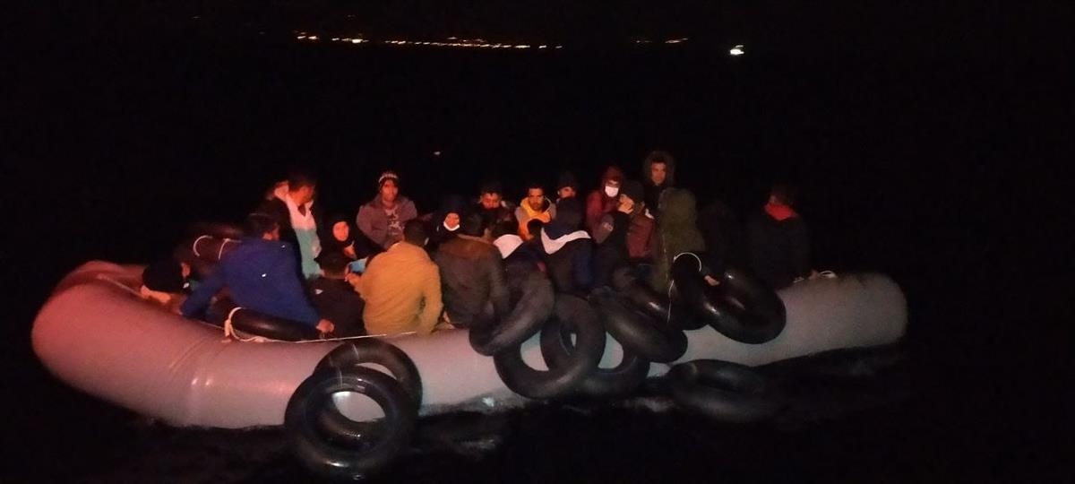 Çanakkale’de Türk kara sularına itilen 91 düzensiz göçmen kurtarıldı