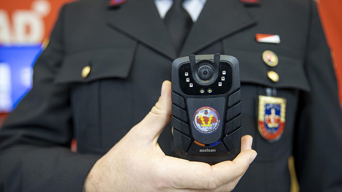 Jandarma için geliştirilen yaka kamerası suçluları tespit ediyor