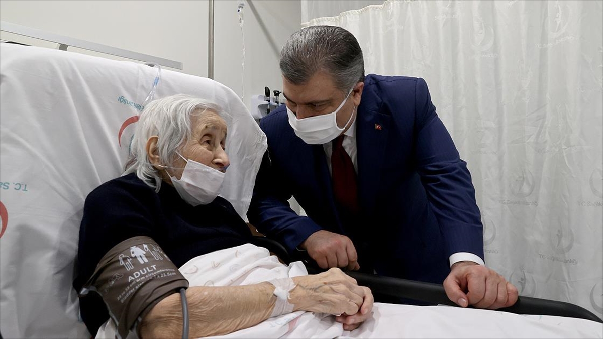 Sağlık Bakanı Koca İstanbul’daki hastaneleri ziyaret etti