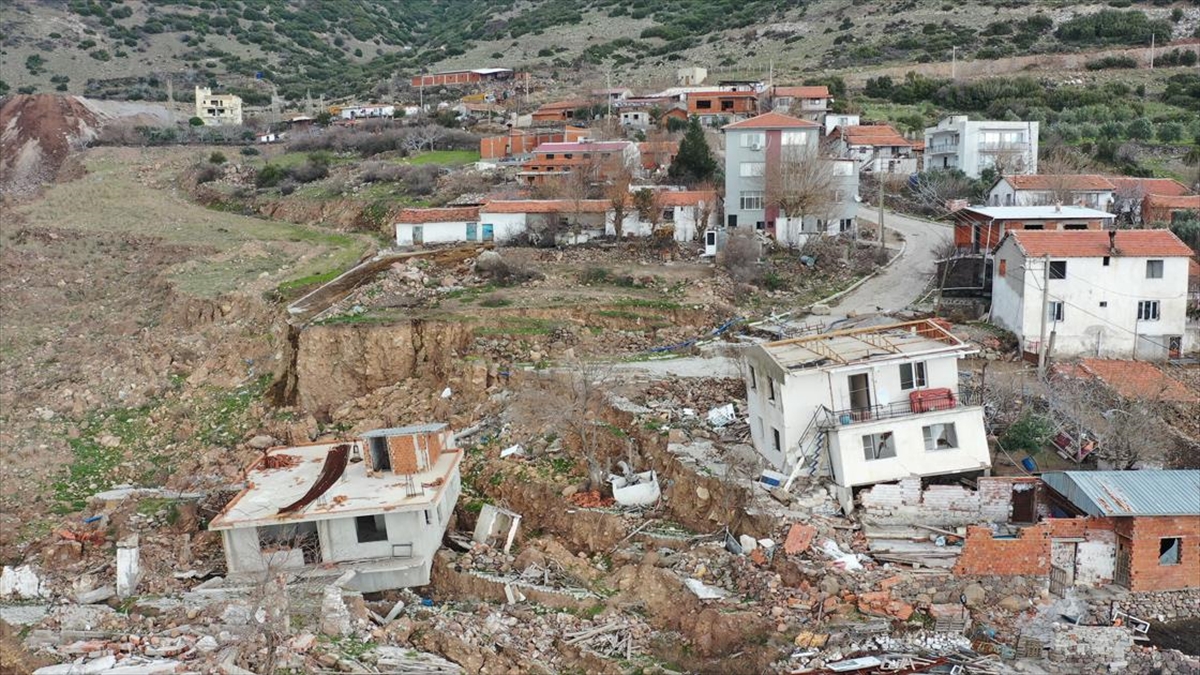 TOKİ heyelanda zarar gören İzmirli ailelere müstakil ev yapıyor