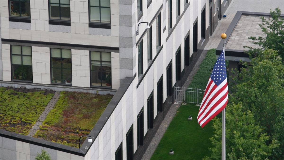 ABD, Kiev büyükelçiliğindeki personelin ailelerine Ukrayna’dan ayrılma talimatı verdi