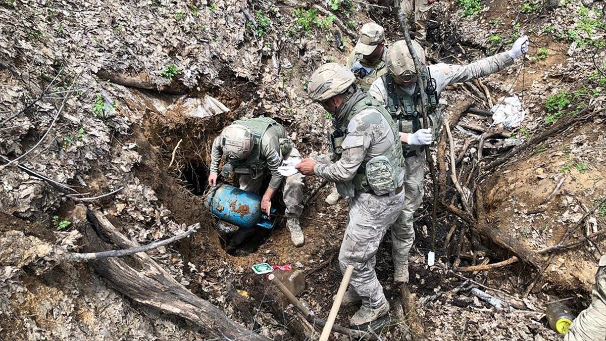 Tunceli’deki Eren Abluka-7 Operasyonu’nda 2 sığınak imha edildi