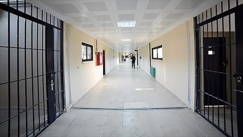 Açık cezaevlerindeki hükümlülerin Kovid-19 tedbirleri kapsamındaki izin süreleri uzatılıyor