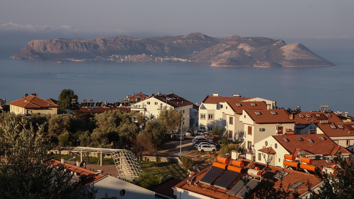 Yunanistan, anlaşmaları ihlal edip adaları silahlandırdığını gizlemiyor