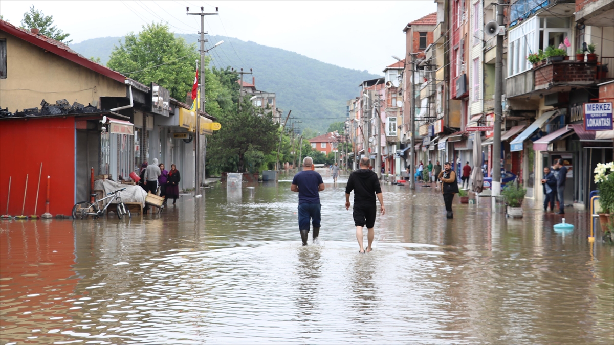 Batı Karadeniz’in iç kesimleri ve İç Anadolu’nun kuzeydoğusu için kuvvetli sağanak uyarısı