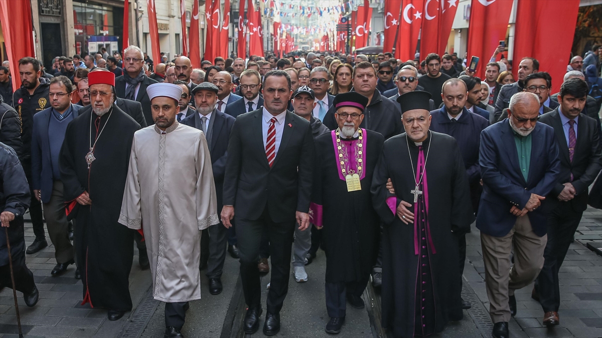 Beyoğlu’nda “İstiklal Bizim” birlik ve beraberlik yürüyüşü düzenlendi