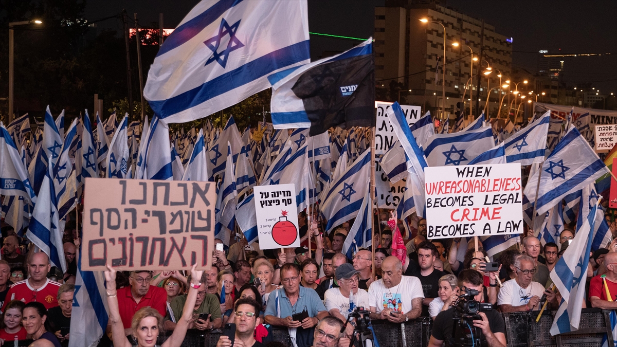 İsrail’de hükümet Yüksek Mahkeme’nin yetkilerini kısıtlayan yasa tasarısına hız verdi