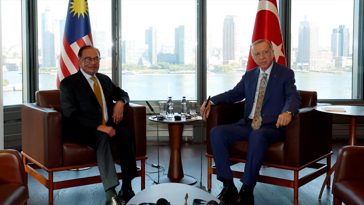 Cumhurbaşkanı Erdoğan ve Malezya Başbakanı Enver’den ayrımcılığa karşı ortak açıklama