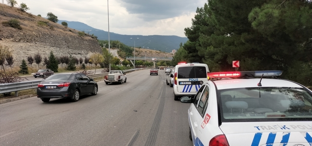 Karabük’te bariyere çarpan otomobildeki 2 kişi yaralandı