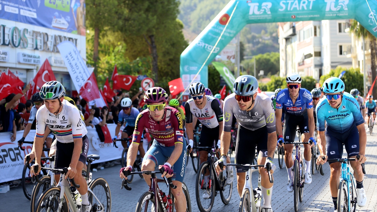 Cumhurbaşkanlığı Türkiye Bisiklet Turu’nun Fethiye-Marmaris etabı başladı