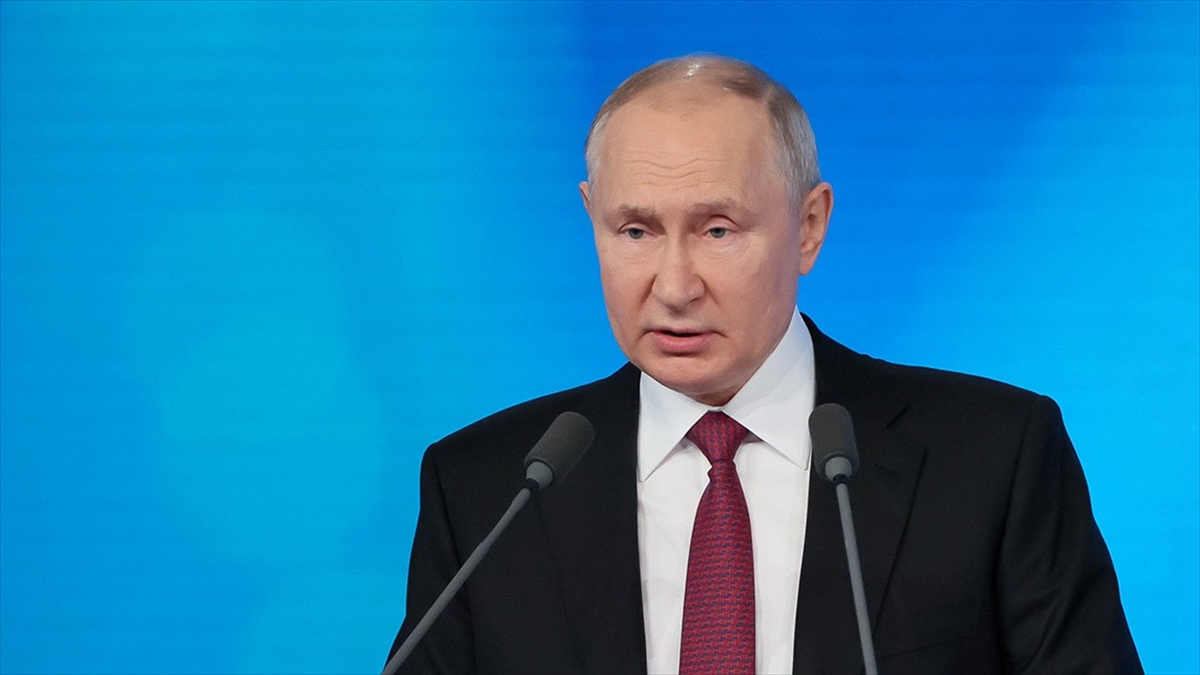 Putin, Rusya’daki devlet başkanı seçimindeki adaylığını Merkez Seçim Komisyonuna bildirdi