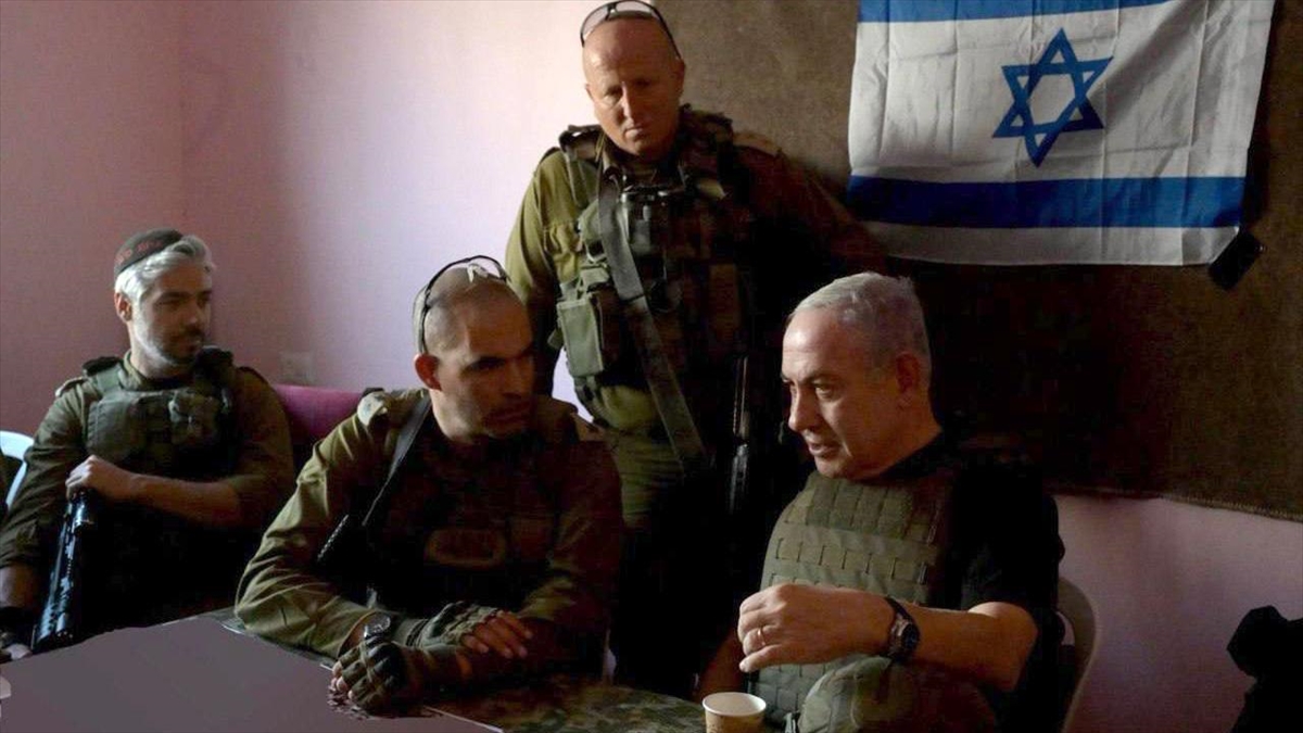 Haaretz gazetesine göre Netanyahu 7 Ekim’in sorumluluğunu yükleyecek birini arıyor