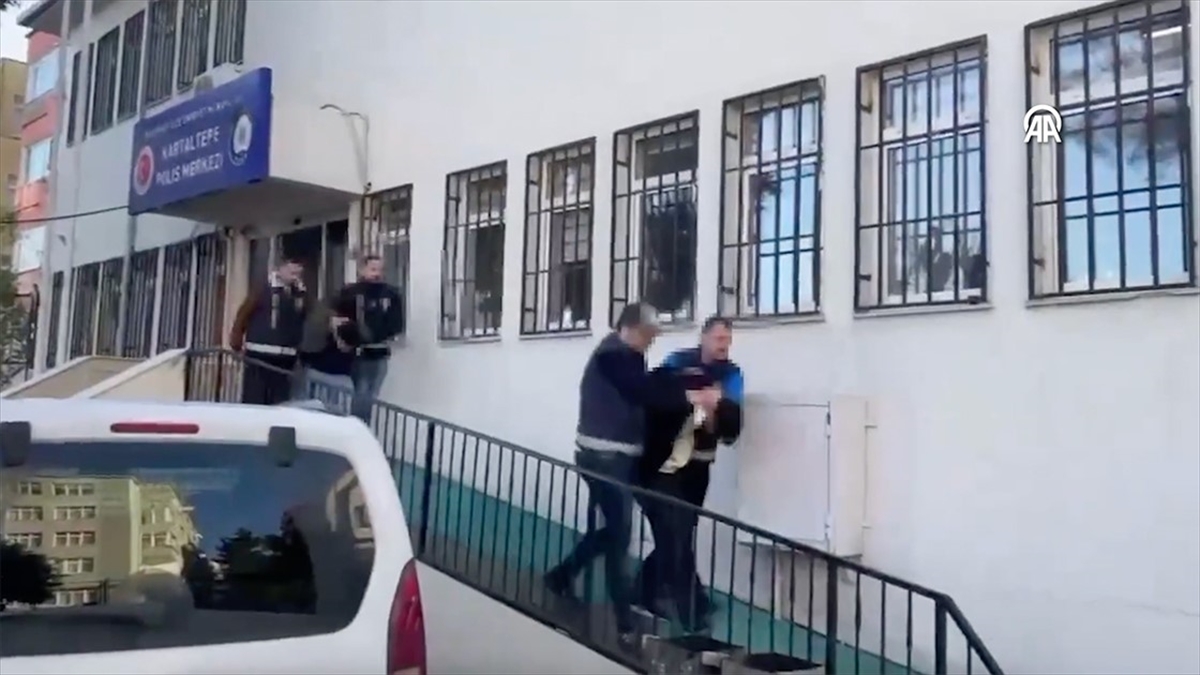 Bakırköy’de röportaj sırasında devlet aleyhinde ifadeler kullanan 4 zanlı yakalandı
