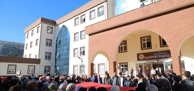 Amasya’da üniversite öğrencileri şehitleri andı, terörü lanetledi