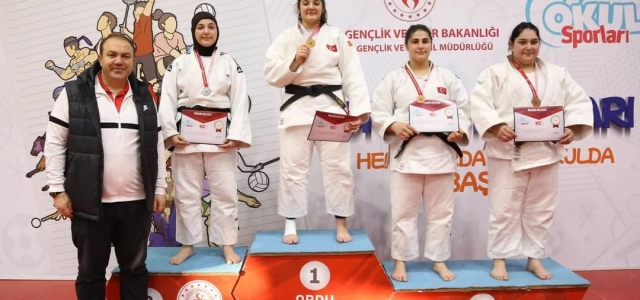 2 GÜMÜŞ 2 BRONZ MADALYA’NIN SAHİBİ OLDULAR
