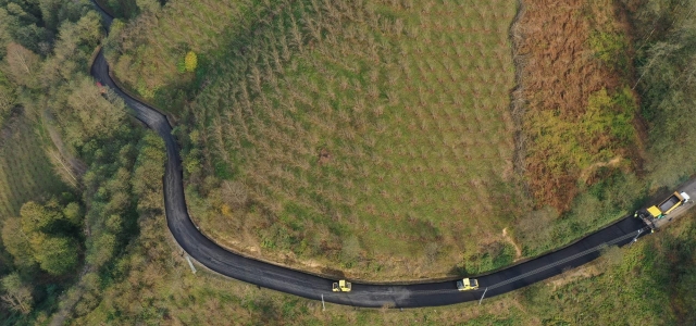FATSA’YA DA BAĞLANTI SAĞLAYAN 5 KM’LİK YOL SICAK ASFALTA KAVUŞTU