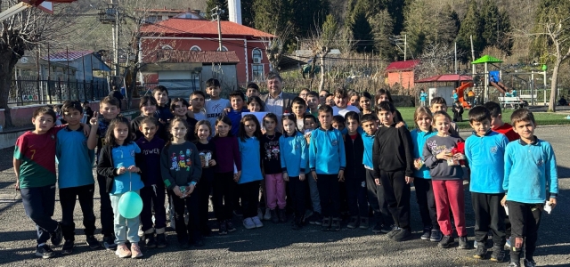 Giresun Belediye Başkanı Şenlikoğlu, vatandaşlarla bir arada