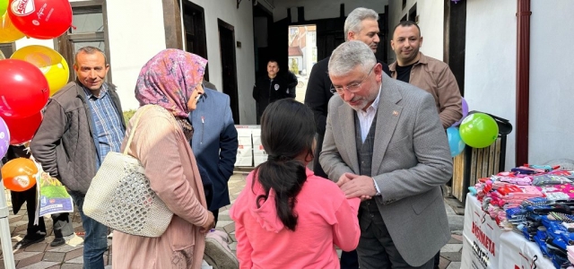 Çorum Belediyesi, 1571 çocuğa bayramlık kıyafet dağıttı