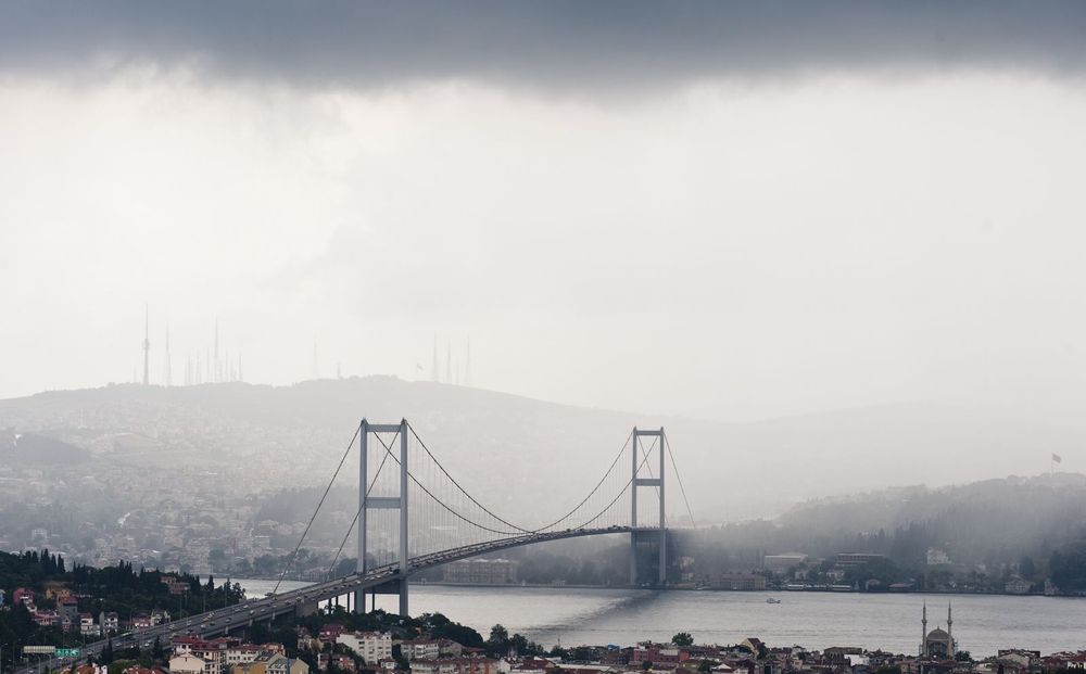 AKOM AÇIKLADI: SICAKLIKLAR DÜŞÜYOR, SAĞANAK YAĞMUR GELİYOR