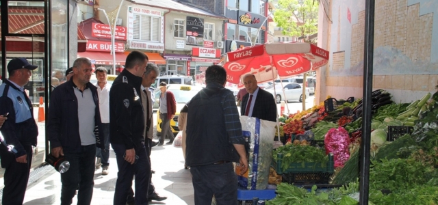 Kaldırım işgali yapan esnafla ilgili denetim gerçekleştirdi