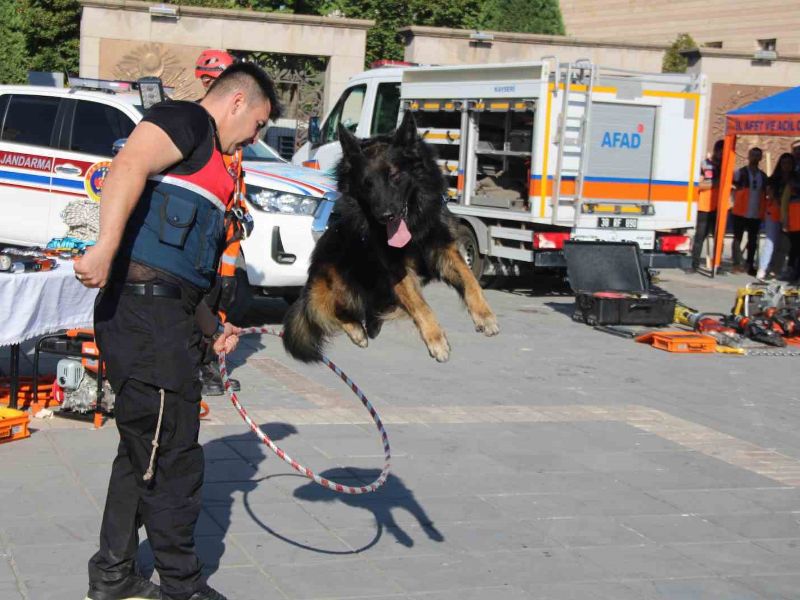 Marmara Depremi’nde Hayatını Kaybedenler Anıldı
