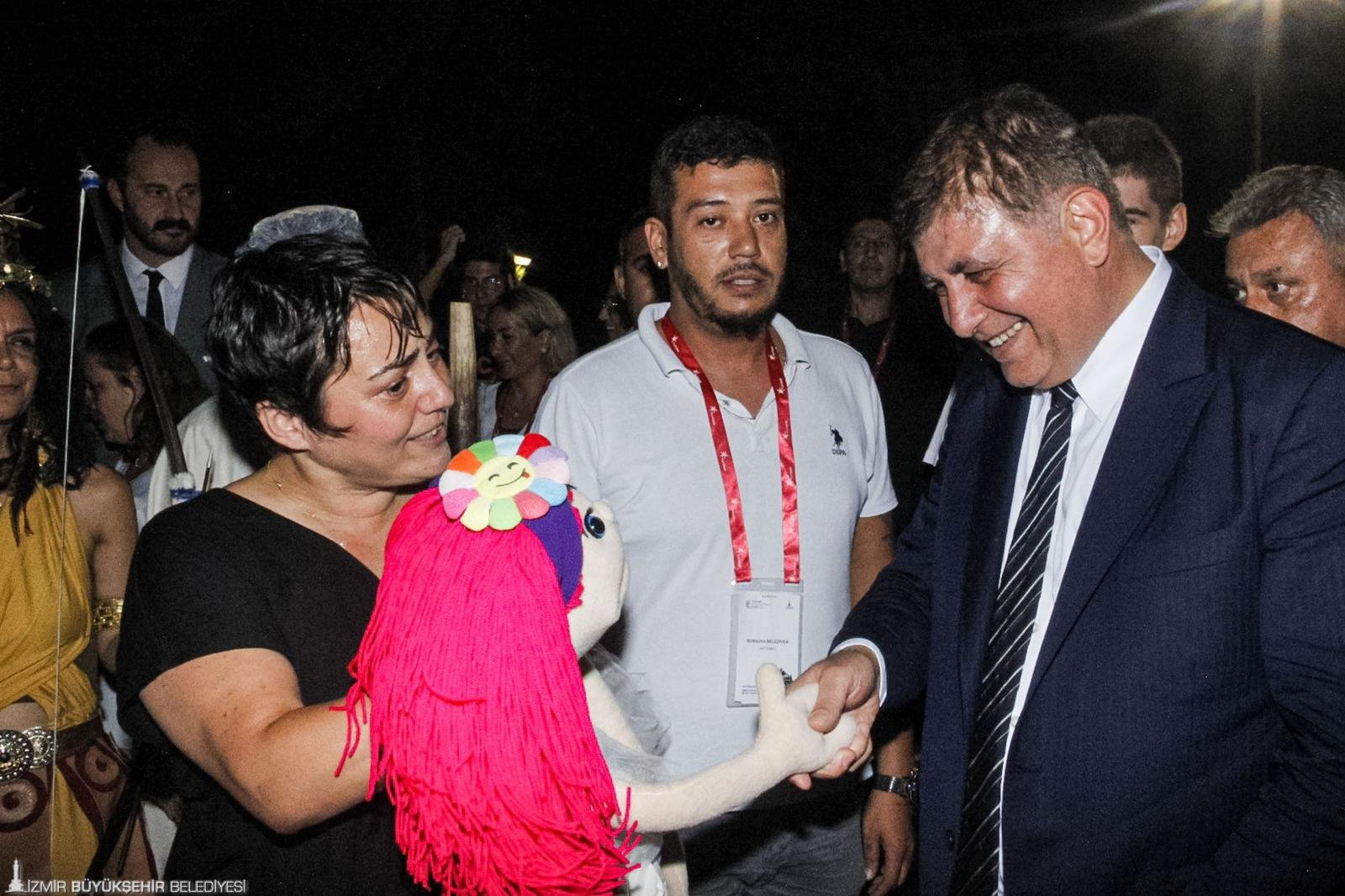 “İzmir’in daha mutlu bir kent olması için üzerimize düşeni yapacağız”