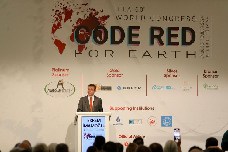 ‘Dünya İçin Kırmızı Kod’ Temalı Kongrede Konuştu