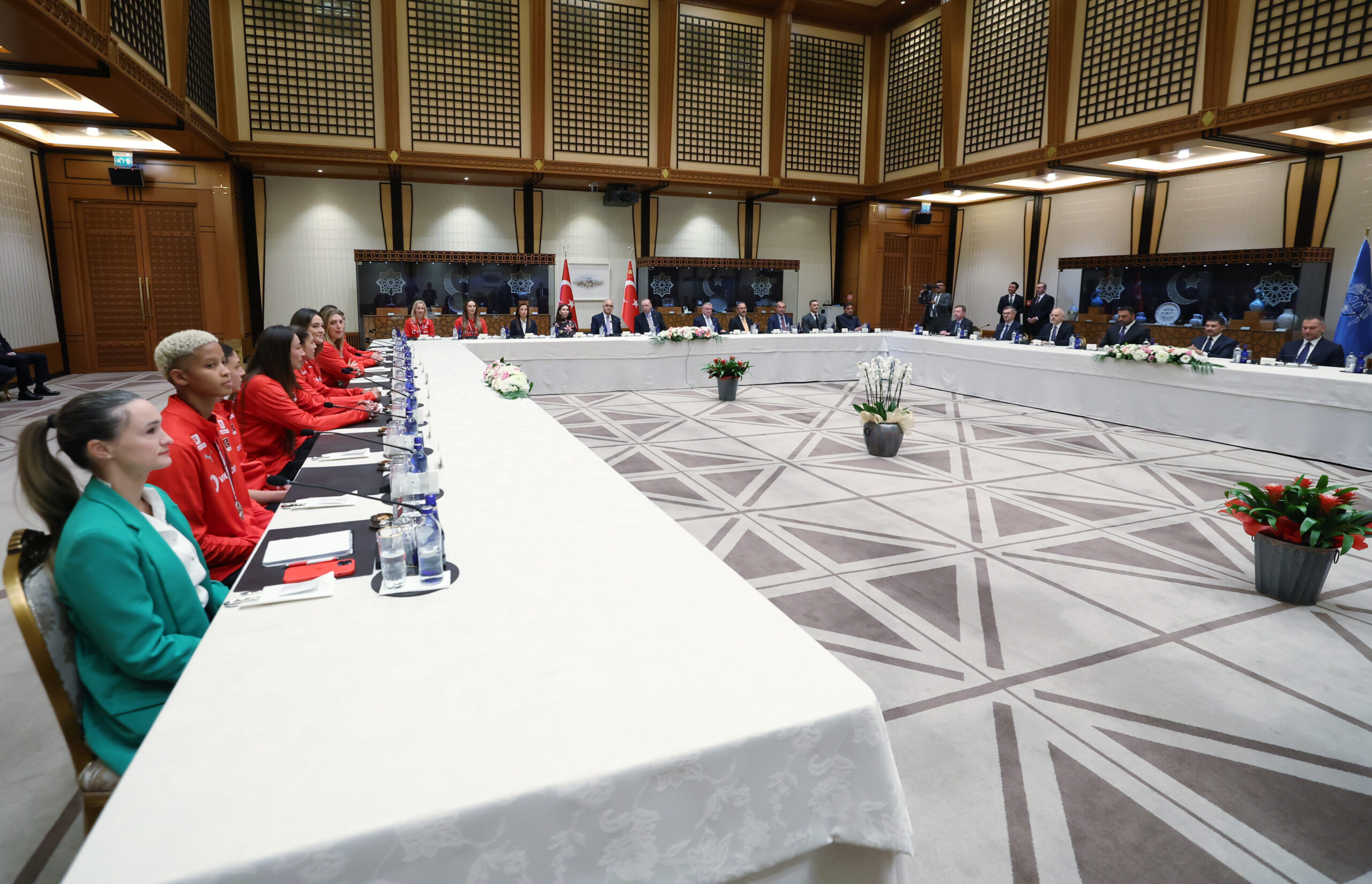Cumhurbaşkanı Erdoğan, A Millî Kadın Voleybol Takımı‘nı kabul etti