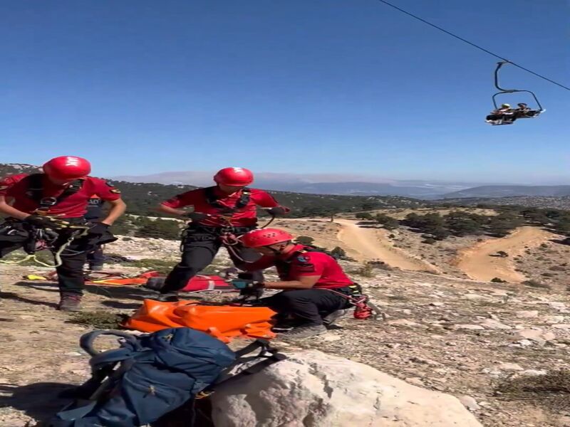 Türkiye’de İlk Kez Düzenlenen “Ulusal Teleferikten Kurtarma Tatbikatı” Isparta Valiliği AFAD Koordinesinde İl Jandarmanın Katılımıyla Gerçekleştirildi