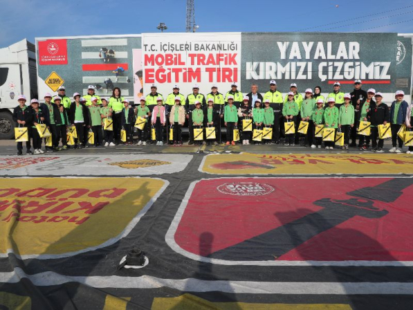 Bursa Emniyet Müdürlüğünden Öğrencilere Uygulamalı Trafik Eğitimi Verildi