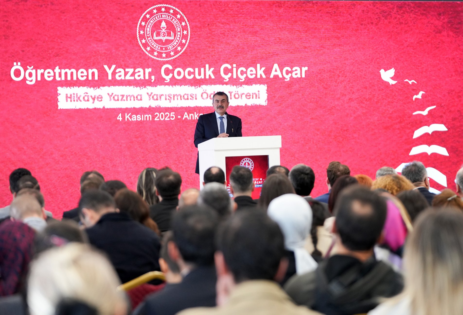 “Öğretmen, Yazar; Çocuk Çiçek Açar” Temalı Öğretmenler Arası Hikâye Yazma Yarışması’nda Ödüller Sahiplerini Buldu