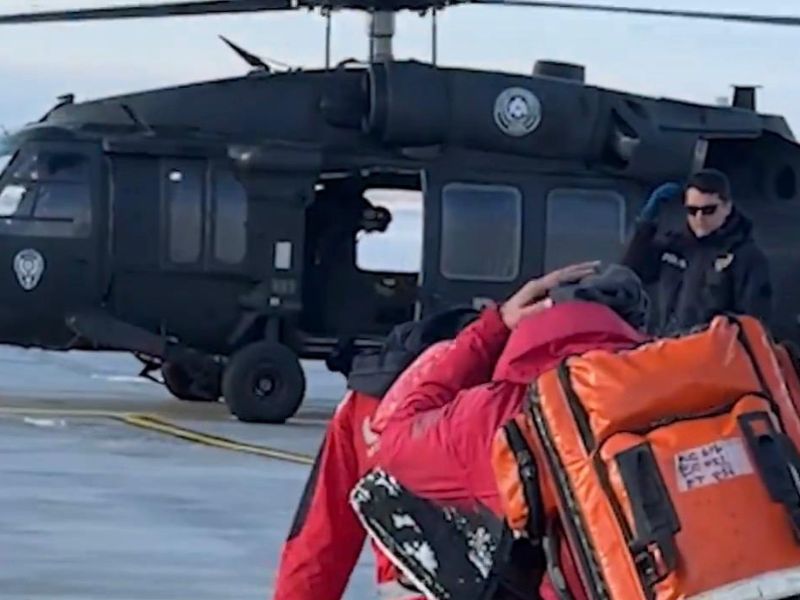 Van’ın Bahçesaray İlçesinde Solunum Sıkıntısı Yaşayan Bebek İle Acil Müdahale İhtiyacı Bulunan Evladımız İçin Polis Havacılık Ekiplerimiz Havalandı