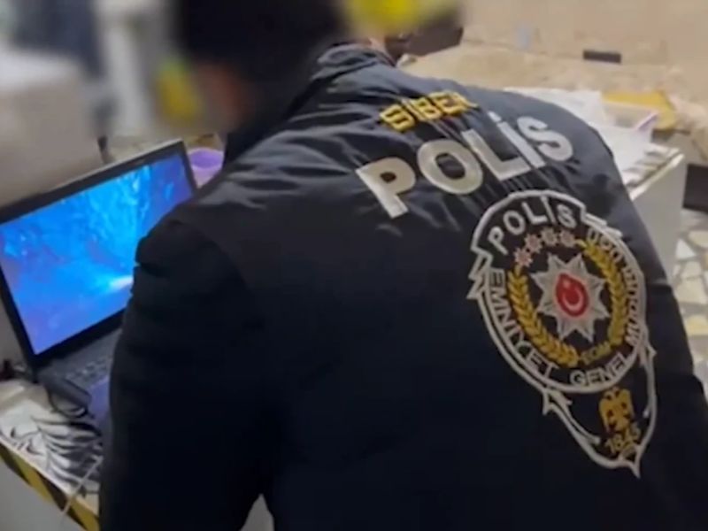 Bakanımız Sayın Ali Yerlikaya: ”16 İlde Düzenlenen Siber Dolandırıcılık Operasyonlarında 126 Şüpheli Yakalandı”