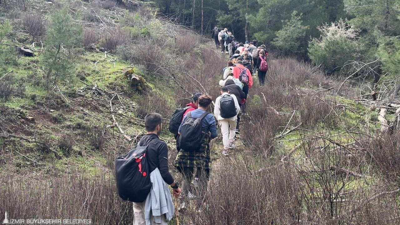 Efes Mimas Yolu’nda bahar yürüyüşü