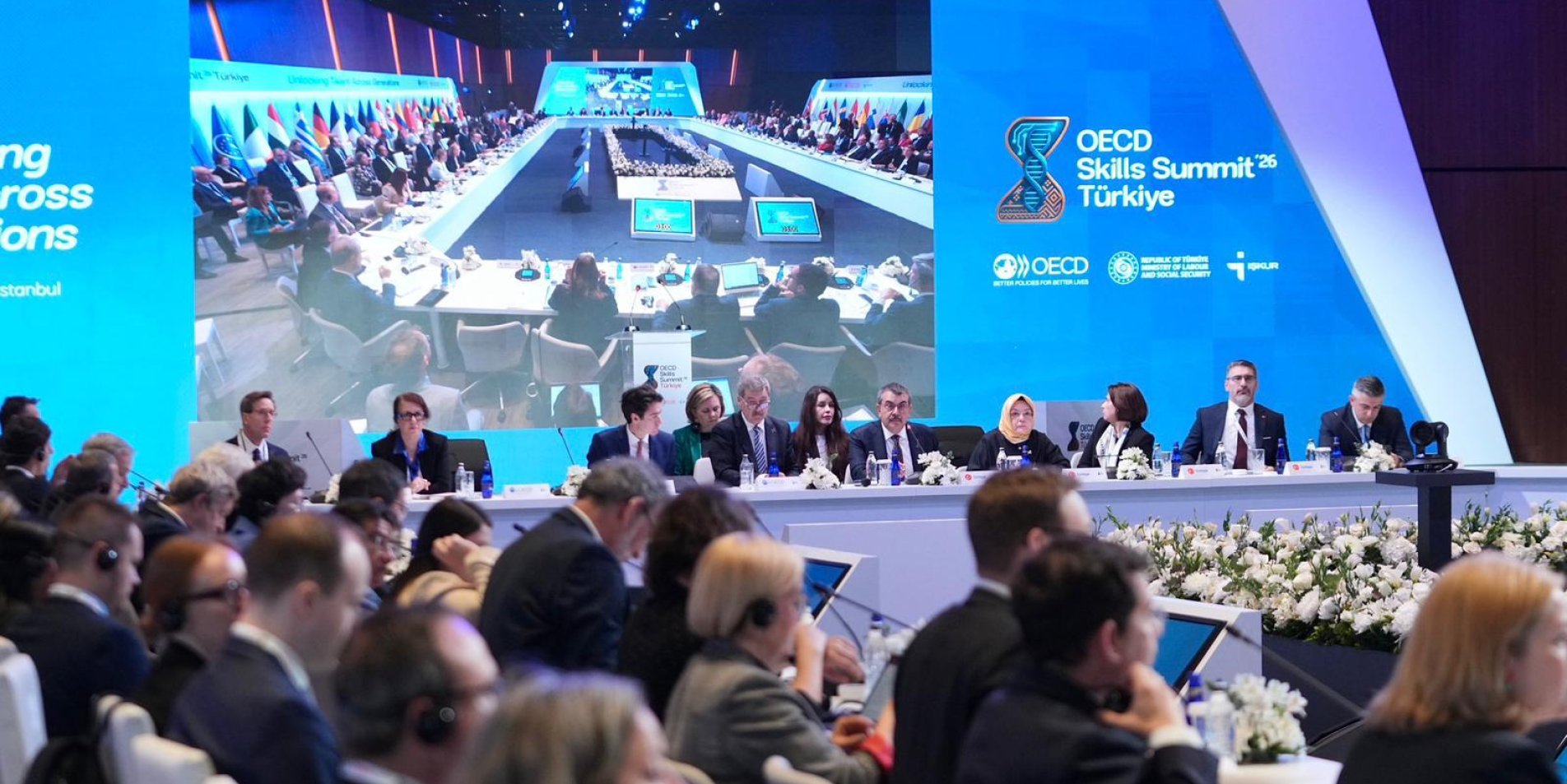 Bakan Tekin, OECD Beceriler Zirvesi Kapsamında Düzenlenen Oturuma Başkanlık Etti