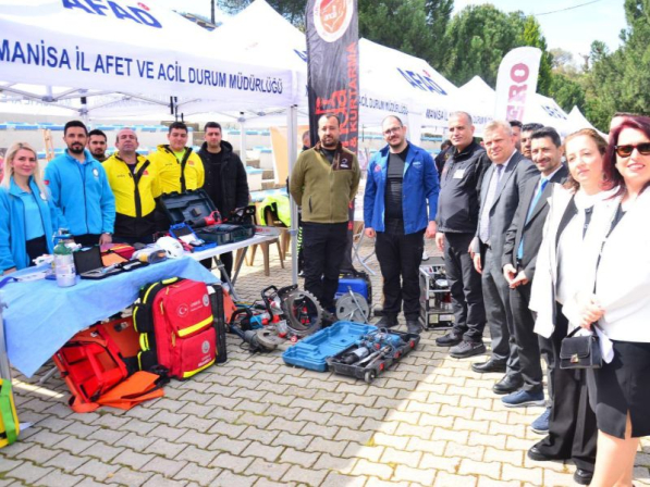 AFAD Ekiplerince “Afetlerde İnsan Olmak” Konulu Sempozyum Manisa İlinde Gerçekleştirildi