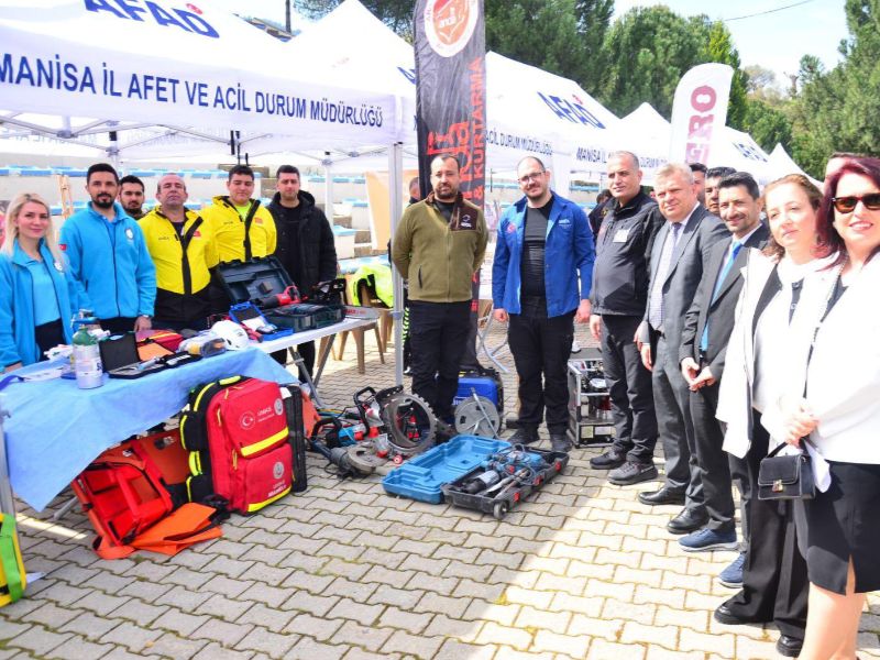 AFAD Ekiplerince “Afetlerde İnsan Olmak” Konulu Sempozyum Manisa İlinde Gerçekleştirildi