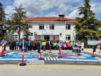 Niksar’da Jandarma Ekipleri Öğrencilere Uygulamalı Trafik Eğitimi Verdi