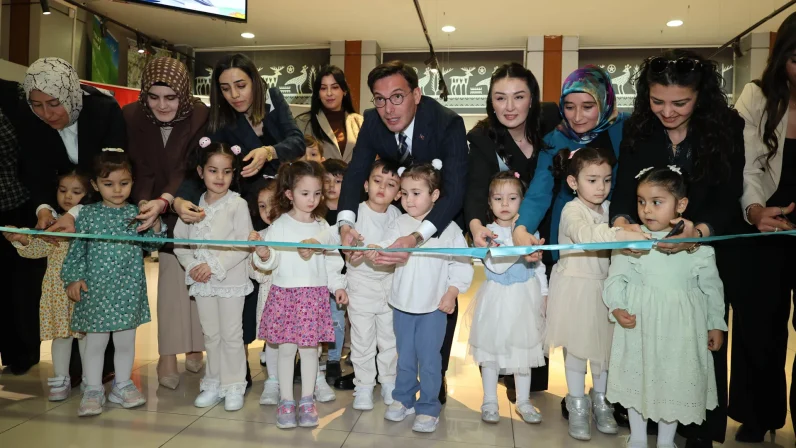 Minik Ellerden Sanata Renkli Dokunuş