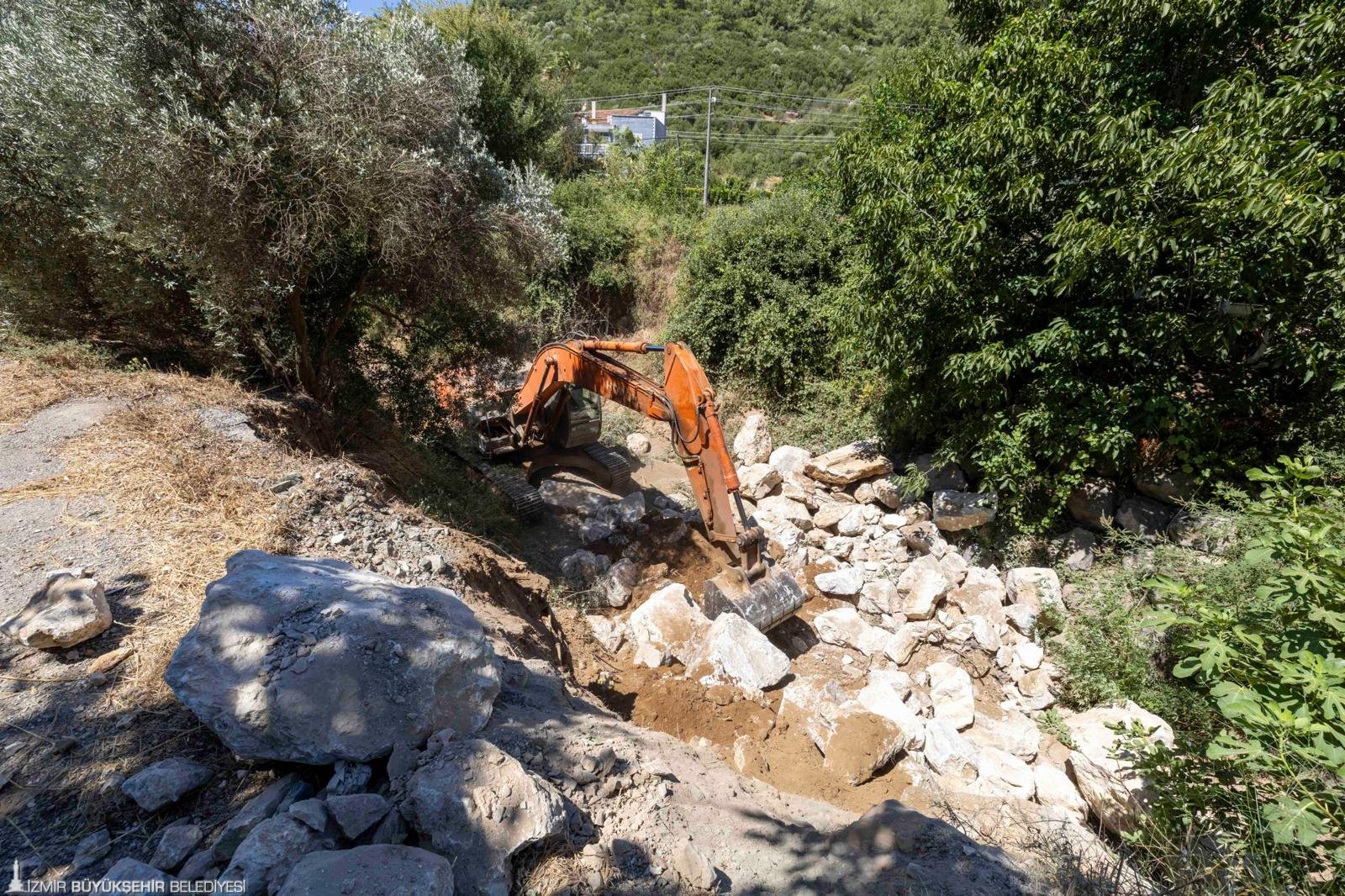 İZSU’dan kıyı ilçelerinde sel ve taşkına önlem