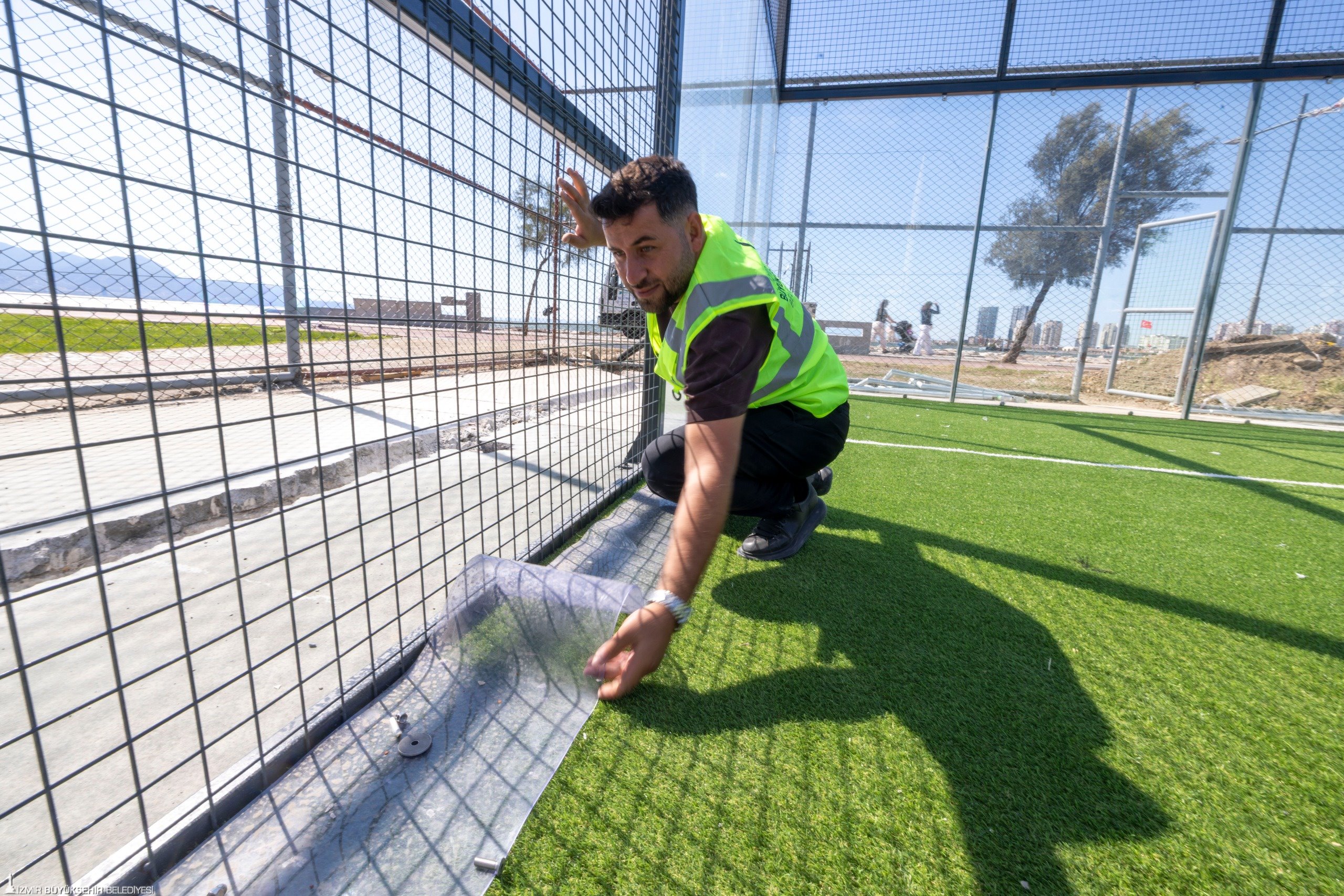 Bostanlı’daki iki padel kortunda sona doğru