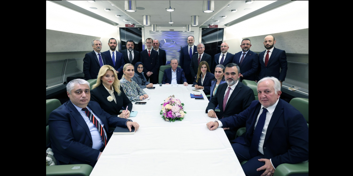 Cumhurbaşkanı Erdoğan, Kırgızistan dönüşü gazetecilerin sorularını yanıtladı