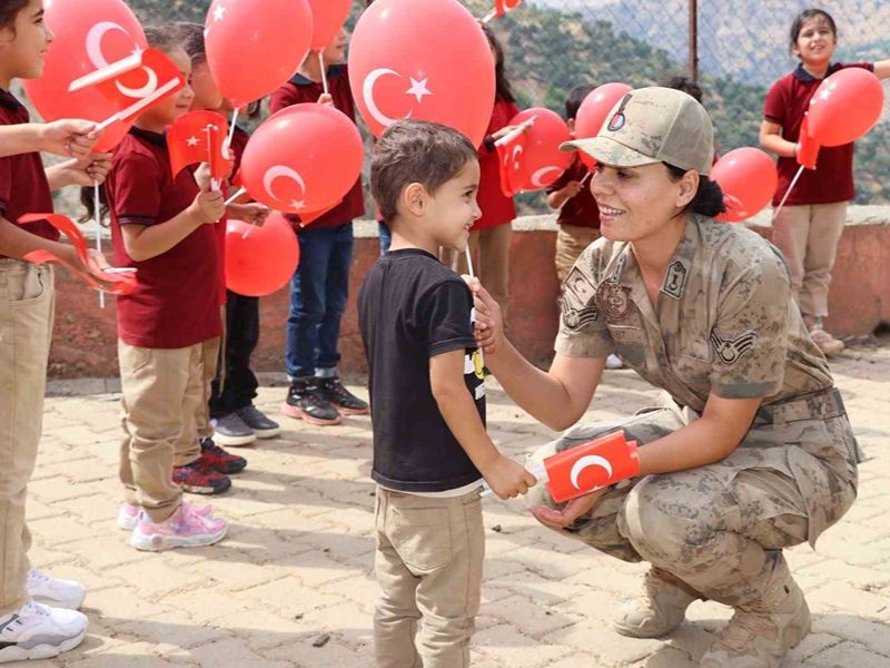 Jandarma Ekiplerinden Sason’da Öğrencilere Anlamlı Ziyaret